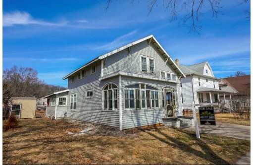 220 6th Ave, Baraboo, WI 53913