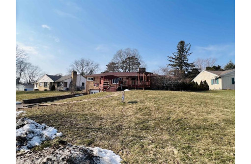 421 Roblee Rd, Baraboo, WI 53913