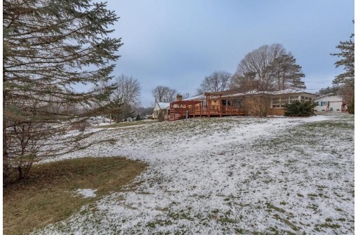 421 Roblee Rd, Baraboo, WI 53913