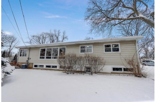 1713 Thackeray Rd, Madison, WI 53704