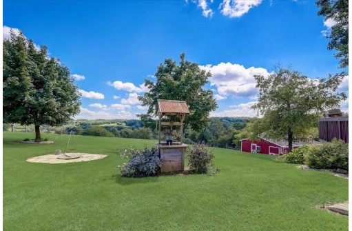 W6506 Klassy Rd, New Glarus, WI 53574