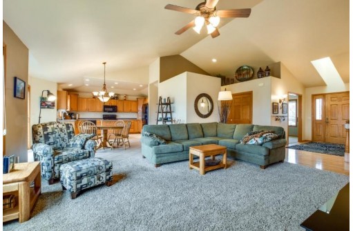 424 Dunhill Dr, Verona, WI 53593