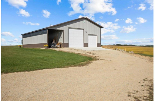 N7946 Gould Hill Rd, Blanchardville, WI 53516