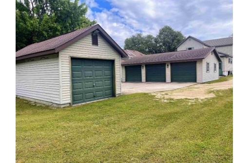 317 N Beaumont Rd, Prairie Du Chien, WI 53821