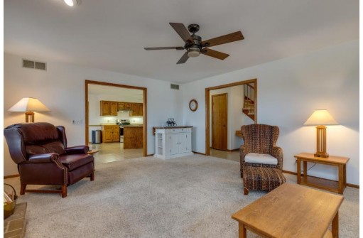 4525 Sundance Ct, Cottage Grove, WI 53527