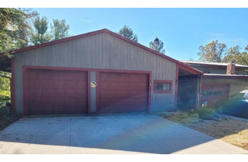 2091 Fountain Bluff Ln, Platteville, WI 53818