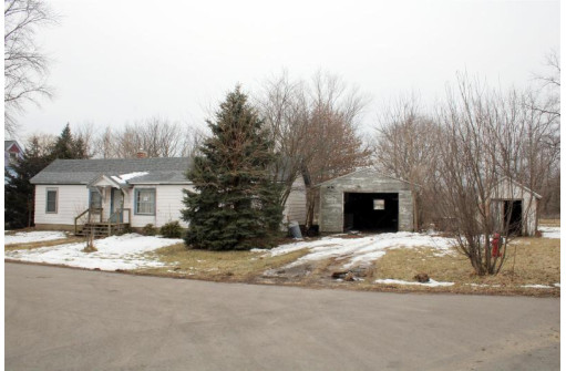 203 Prairie St, Sharon, WI 53585-9999