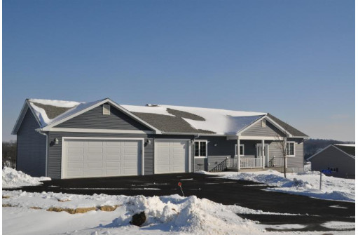 S1476 Summit Point Dr, La Valle, WI 53941-9559