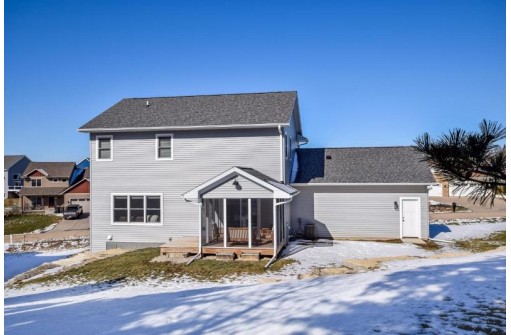 W8245 Bridle Path, Lake Mills, WI 53551