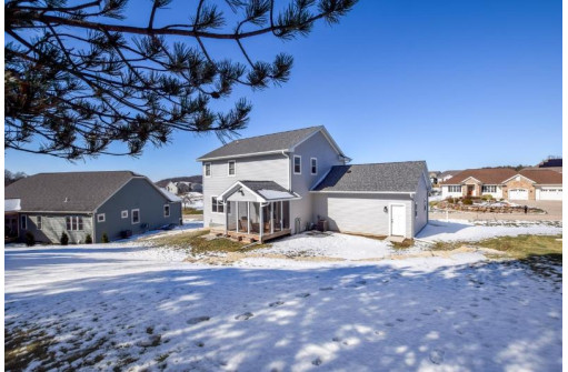 W8245 Bridle Path, Lake Mills, WI 53551