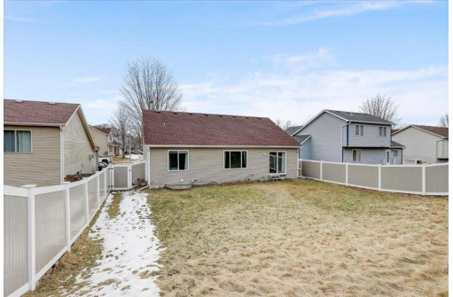 825 Tony Dr, Madison, WI 53704