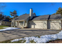 W9132 Red Feather Dr, Cambridge, WI 53523