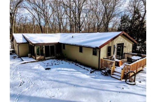 W1361 Woods Dr, Helenville, WI 53137