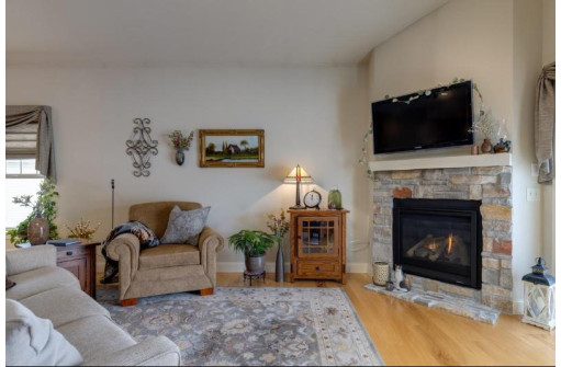 6781 Village Walk Ln, DeForest, WI 53532