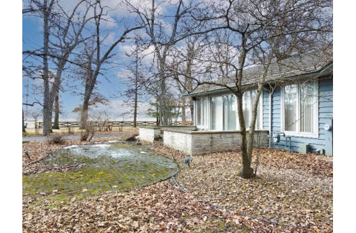 N2032 Burnham Rd, Fort Atkinson, WI 53538