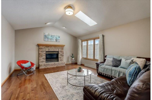 17 Holt Pl, Madison, WI 53719