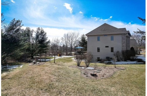 7647 Summerfield Dr, Verona, WI 53593