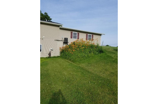 11244 Settlement Rd, Cassville, WI 53806-0000