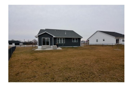 464 S 7th St, Evansville, WI 53536