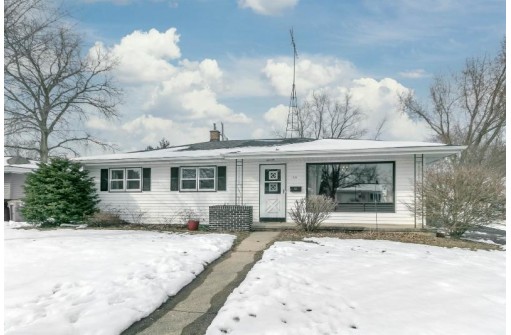 221 Hiawatha St, Portage, WI 53901