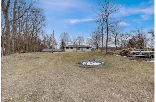 W8352 Crawford Rd, Portage, WI 53901