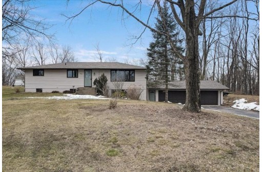 W8352 Crawford Rd, Portage, WI 53901