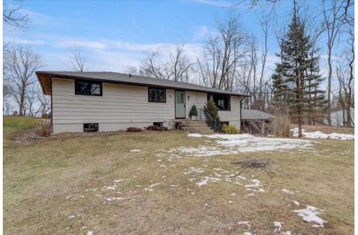 W8352 Crawford Rd, Portage, WI 53901