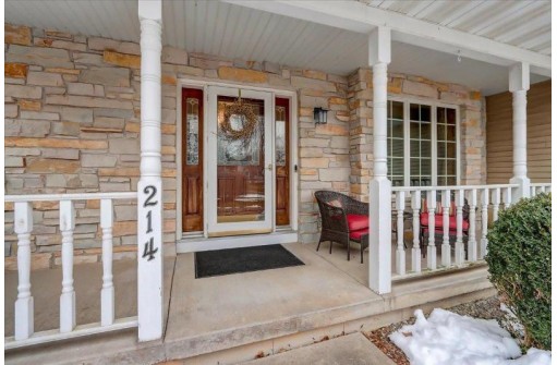 214 Fairbrook Dr, Waunakee, WI 53597