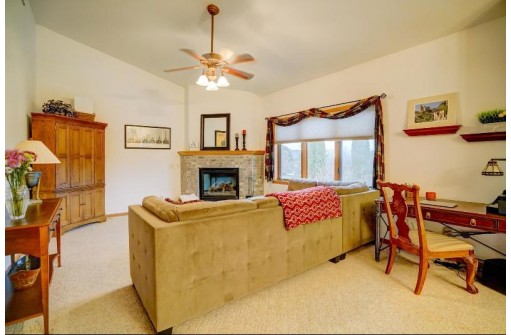 3180 Conservancy Estates Ln, Sun Prairie, WI 53590