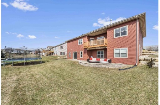 1825 Fjord Pass, Mount Horeb, WI 53572