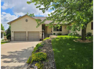 623 Samuel Dr Madison, WI 53717