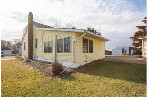 63 Bean St, Benton, WI 53803