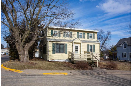 63 Bean St, Benton, WI 53803