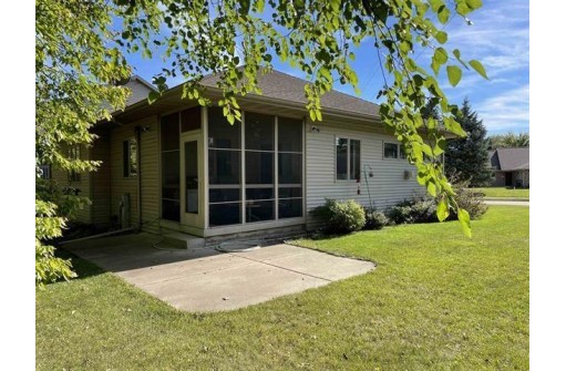 738 8th St, Prairie Du Sac, WI 53578