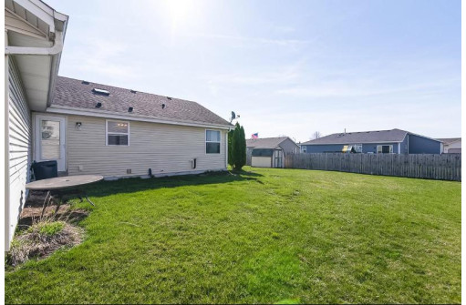 3985 Creekside Dr, Janesville, WI 53548