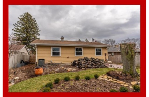 1810 Whenona Dr, Madison, WI 53711