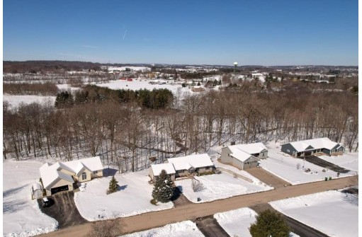 S5587 Glacier Dr, Baraboo, WI 53913