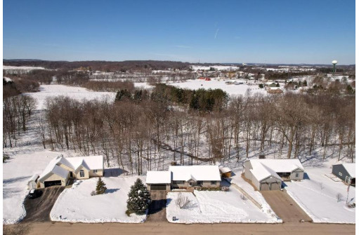 S5587 Glacier Dr, Baraboo, WI 53913