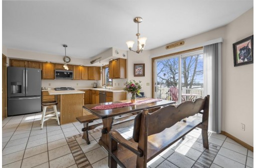 698 Ridge View Ln, Oregon, WI 53575