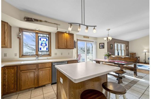 698 Ridge View Ln, Oregon, WI 53575