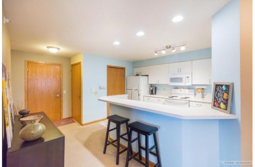 7201 Mid Town Rd 307, Madison, WI 53719