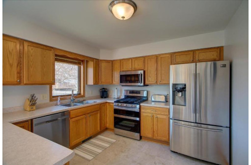 506 Malvern Hill Dr, Madison, WI 53718