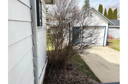 402 W Mackie St, Beaver Dam, WI 53916