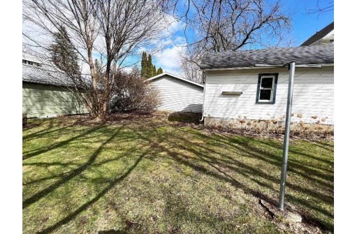 402 W Mackie St, Beaver Dam, WI 53916