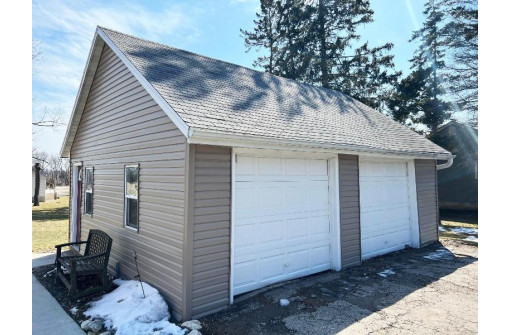 400 2nd St, Fox Lake, WI 53933