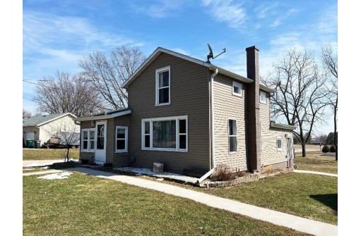 400 2nd St, Fox Lake, WI 53933