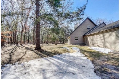 W9721 Grotzke Rd, Portage, WI 53901