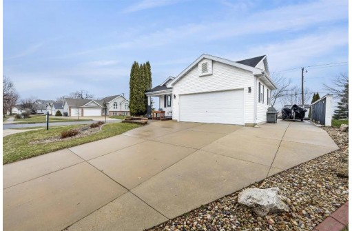 6713 Village Park Dr, Madison, WI 53718