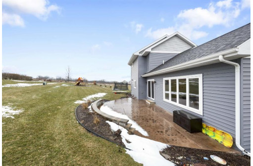 2950 Red Wolf Ct, Blue Mounds, WI 53517