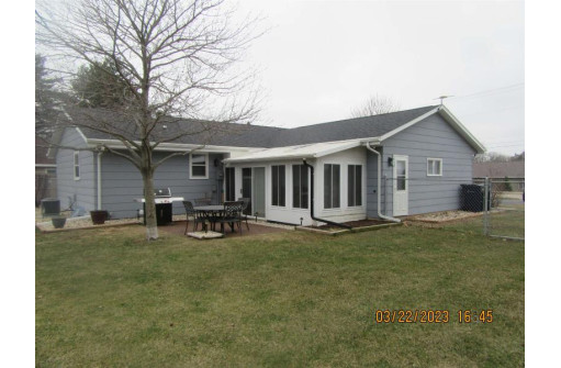 1755 S River Rd, Janesville, WI 53546